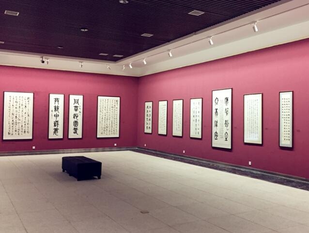 “南宫NG28杯”职工书画摄影展在崔振宽美术馆发展